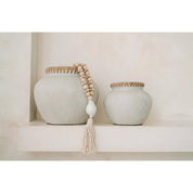 Timeless Artisan Vase - Premium Handmade Design in Concrete