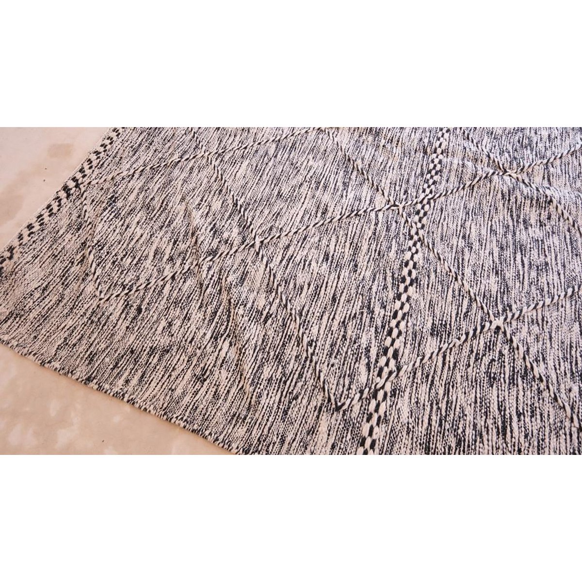 Handcrafted Moroccan Kilim Rug in Premium Natural Wool