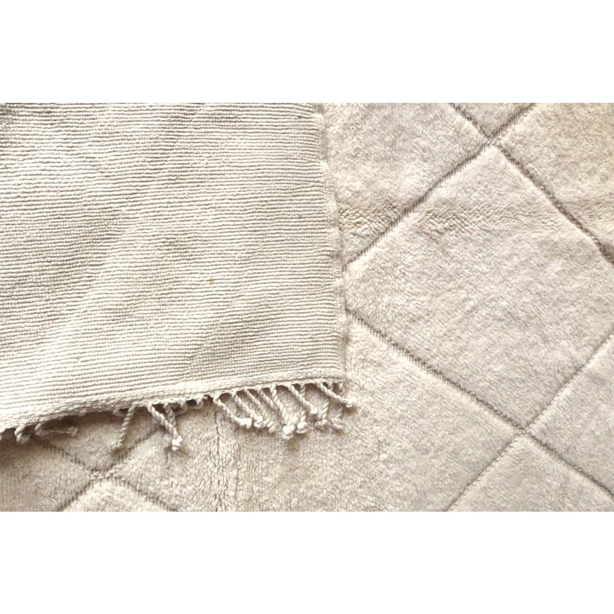 Handmade Luxury Berber Carpet in Timeless Artisan Design 177x302 cm