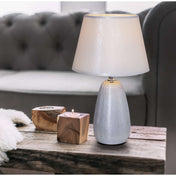 Lampe de table en céramique faite main, luxe intemporel, design artisanal